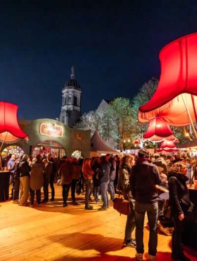 Ambiance nocturne au Festival Mythos 2025