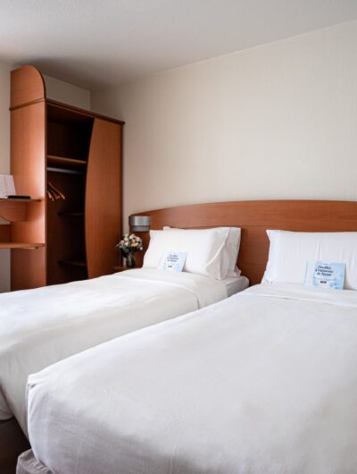 Chambre de l'hôtel Kyriad Rennes Nord