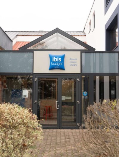 Façade de l'Ibis Budget Rennes Cesson