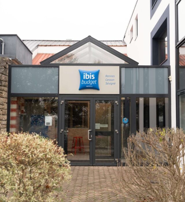 Façade de l'Ibis Budget Rennes Cesson