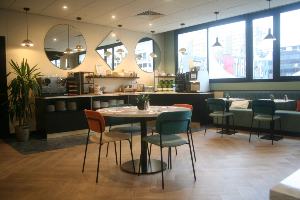 Salle de restaurant du Mercure Rennes Centre Gare, à Rennes