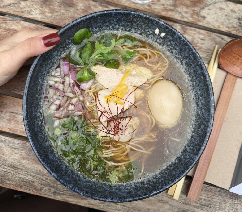 Plat de ramen du restaurant Hanami Ramen à Rennes