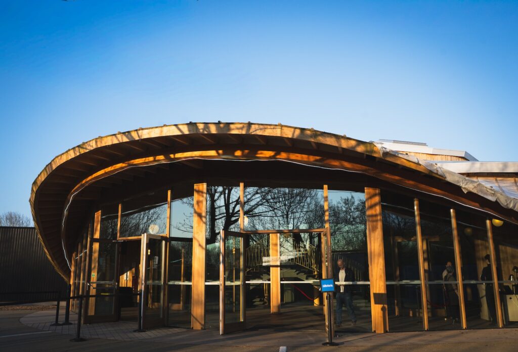 Entrée du nouveau chapiteau du mem à Rennes d'une capacité de 2000 places