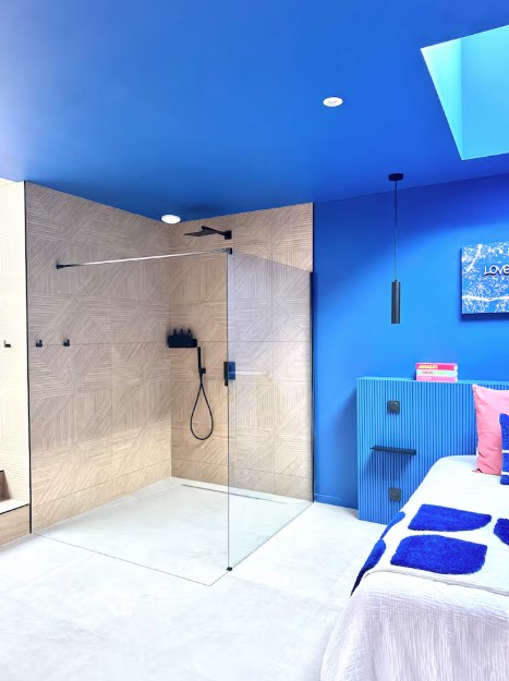 Douche et chambre de la Villa Piedra Majorelle