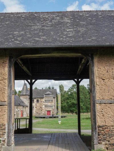 Dépendance du Manoir de Tizé construit en terre crue
