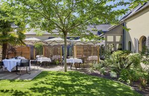 La terrasse du restaurant peut accueillir 40 personnes