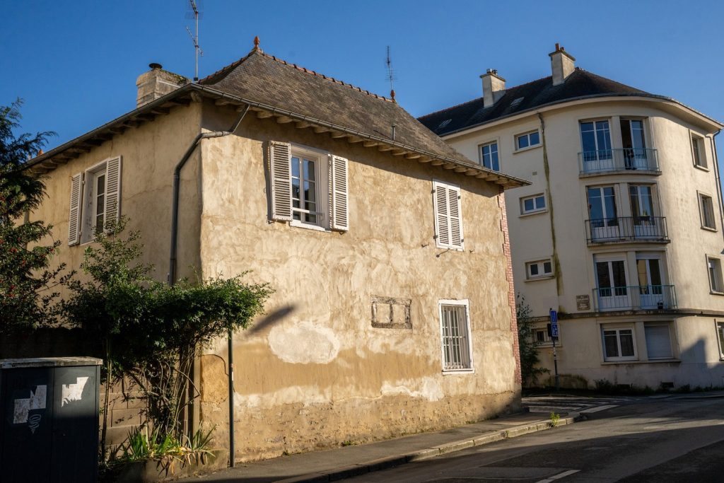 Maison en bauge dans le quartier sud-gare à Rennes