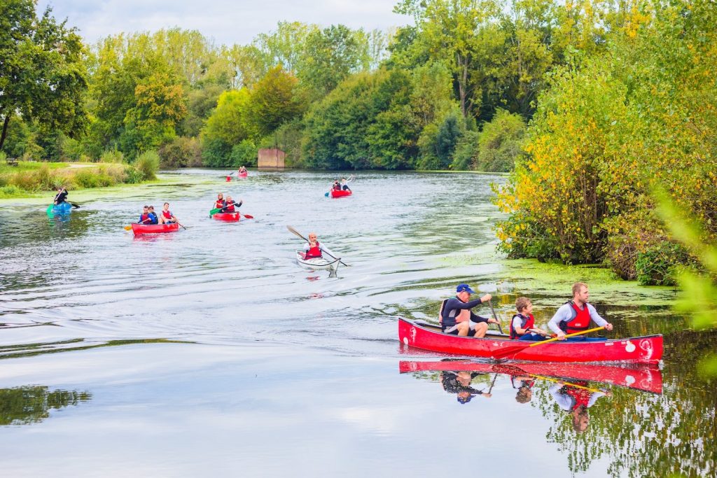 Groupe de canoës sur la Vilaine en Haute-Bretagne