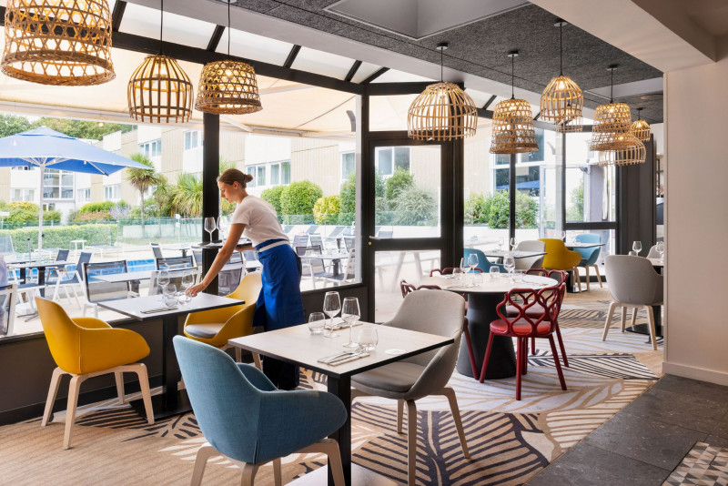 Salle du restaurant La Serre, à Rennes