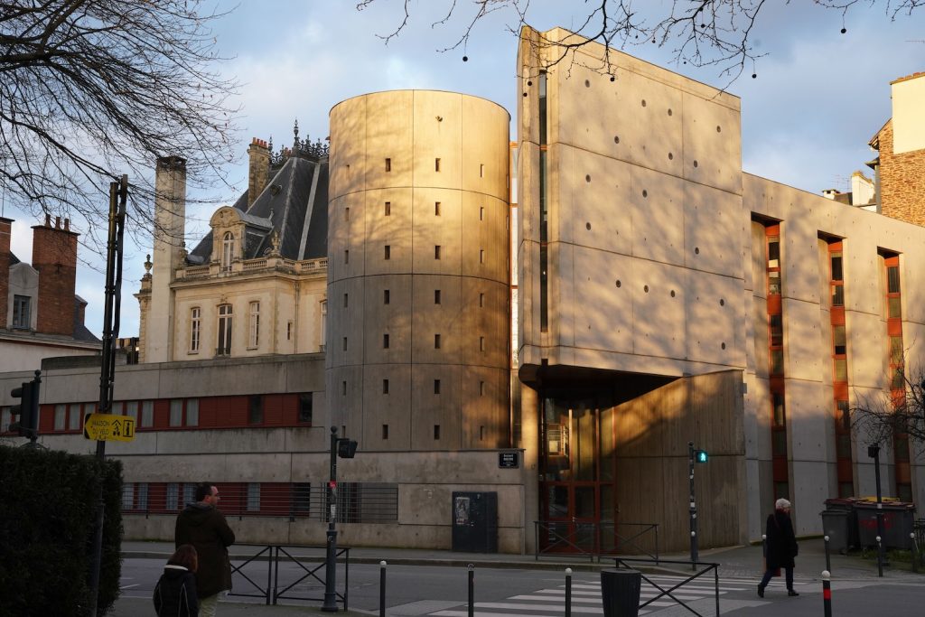 Maison provinciale des filles de Jésus construite en 1993 et signée de l’Atelier Perrin & Martin