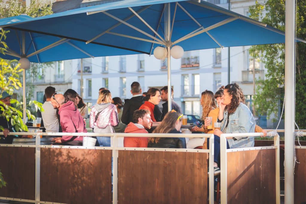 Terrasse du Bar-péniche La Musette