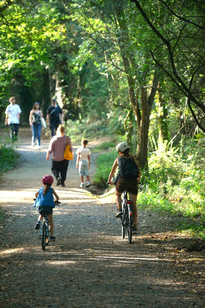 Balade à vélo en famille au coeur du parc des Gayeulles