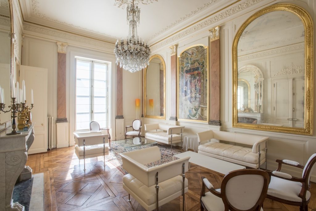 salon-hotel-de-courcy-14723-14723-19497-24429-28672-33007.jpg