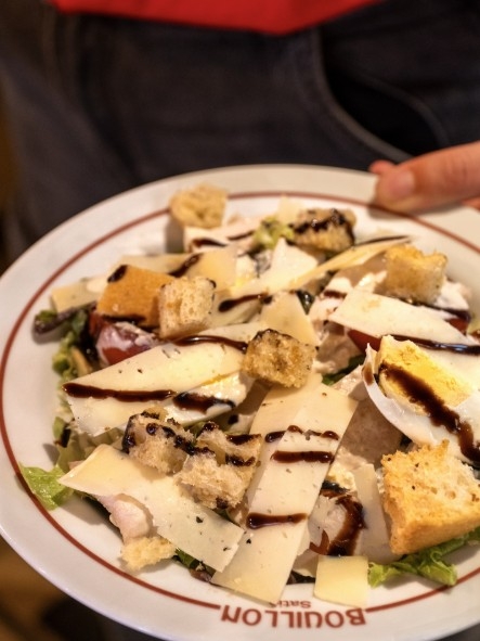 Salade César chez Satio Bouillon