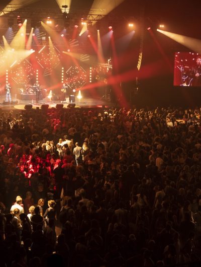 Fest-noz géant du festival Yaouank au Liberté en 2025.