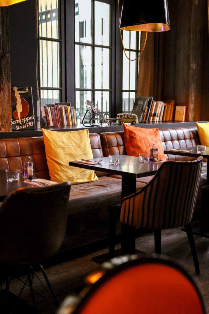 Salle de La Taverne de la Marine, restaurant à Rennes